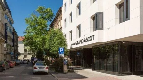 Grand Ascot Hotel